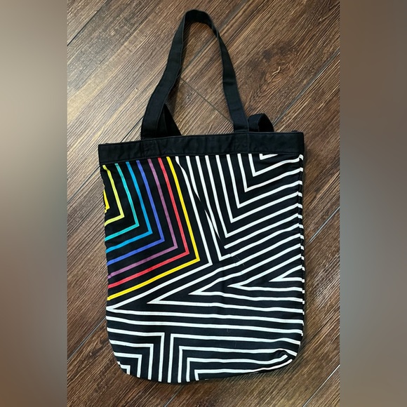 Tote bag with geometric pattern. 100% cotton. No brand tag. - Picture 3 of 10
